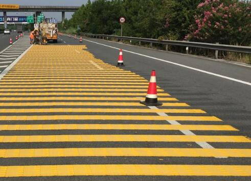 蘇州道路劃線廠家解讀振蕩標(biāo)線與道路標(biāo)線的區(qū)別在哪？